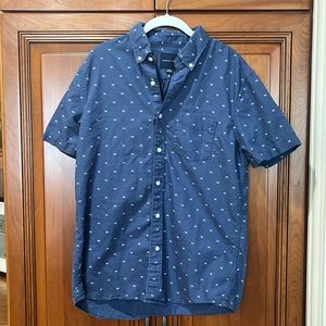 American Eagle short sleeve button down, navy with pattern